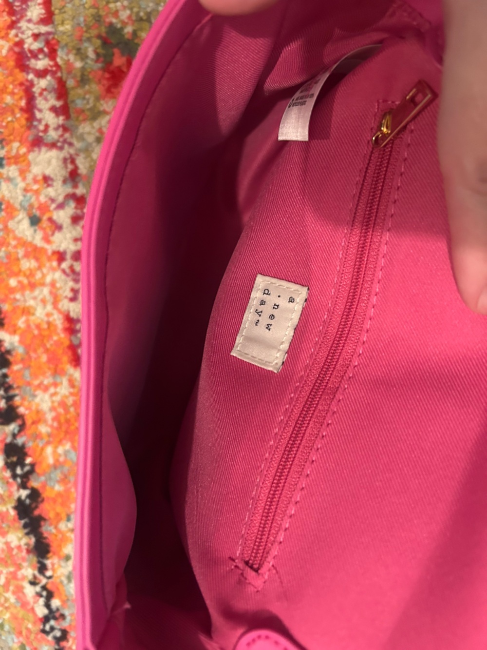 Stylish Pink Crossbody Bag - Sleek Everyday Shoulder Purse - Picture 3 of 3